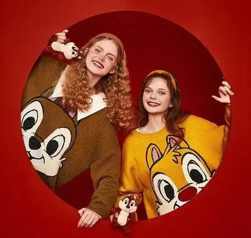  卡通老鼠本命年,品牌联名大pk鼠年不来件联名上衣怎么能行