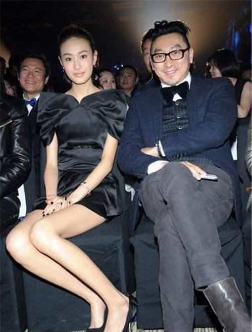  陈冠希近况曝光,满脸胡渣成颓废大叔,老婆秦舒培逆龄生长显年轻