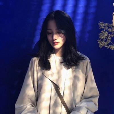  黑暗丧风格女头像高冷特别丧的头像