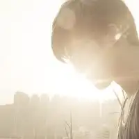  暖色男生头像,温暖的男生暖色系头像图片
