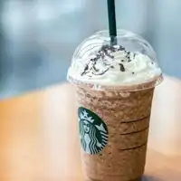  星巴克咖啡真实图片生活照手拿星巴克咖啡真实图片