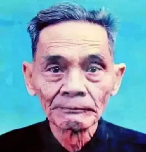  一位地下工作者回到家里却看到家里有孩子,问道这是谁