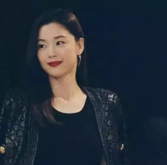  同样是冻龄女神,为什么全智贤却像是宋慧乔的妈