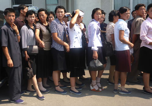  街拍揭秘平壤民众衣着时尚观