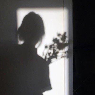  黑白背影头像女生侧脸女生伤感的头像合集