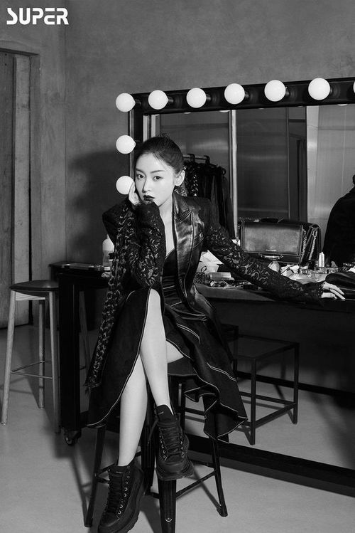  张天爱上演背影杀,健身博主的身材真绝了,肤白貌美女神范十足
