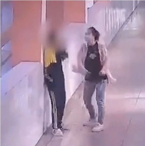  14岁男生被母亲扇打后跳楼坠亡