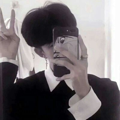  好看的头像男手机控,风情万种的男人