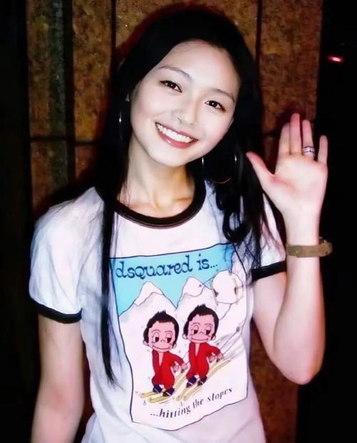  大s骨灰抵台,小箖箖穿红衣接妈妈回家,台媒曝大s遗言,仅18个字