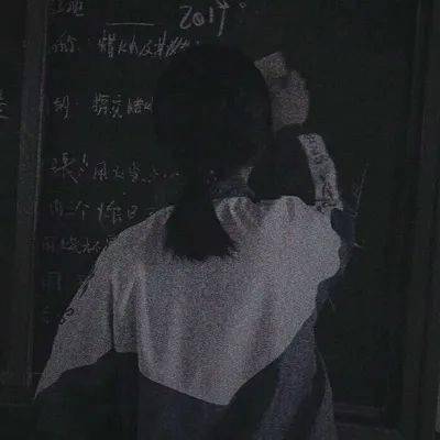 歪头高清黑白女头像