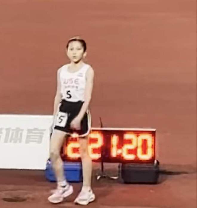  强势夺冠破纪录12岁女孩震惊国内田径界,网友未来之星