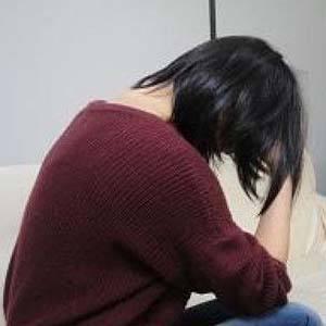  患上抑郁症的人会出现哪些症状我们该如何治疗