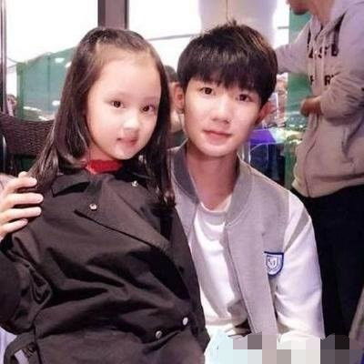  坐过王源大腿,搂过王俊凯的那个小女孩长大了,如今美到认不出