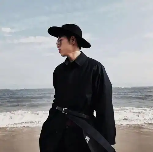  早春男生禁欲系穿搭,解锁满格魅力指数