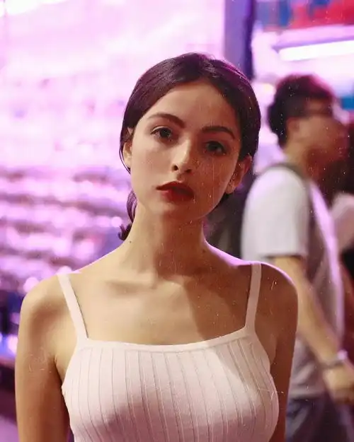  神秘冷艳禁欲性感,这位小姐姐是天生尤物,撩人于无形