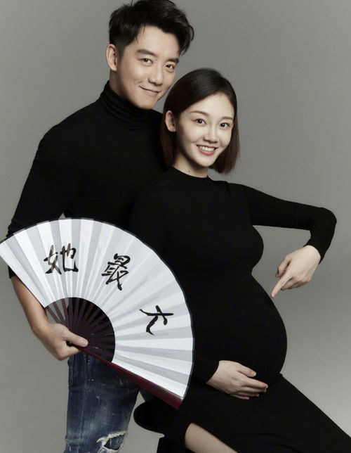  郑恺晒老婆健身照表白女神节快乐,苗苗纤腰细腿产后恢复超好