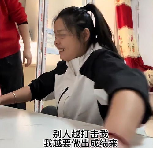  单亲小朦妈终于当上老板了再也不用背孩子送外卖,开业当天火爆
