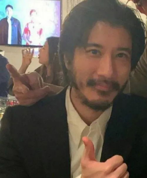  45岁王力宏近照曝光,颓废又油腻,你家那位还会注意你吗