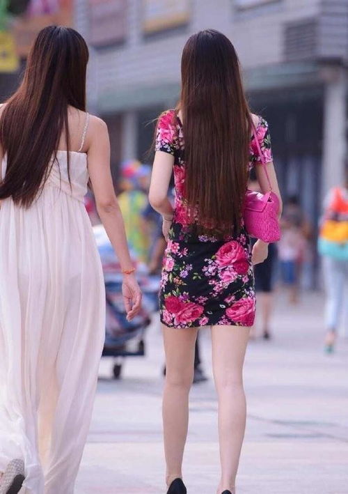  与好闺蜜出行,穿鞋子的高度固然重要,可占据c位更重要