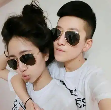 怎么把这张图片中人物左右位置调换可以把弄好的图片给我发来吗谢谢, 怎么把这张图片中人物左右位置调换可以把弄好的图片给我发来吗谢谢,