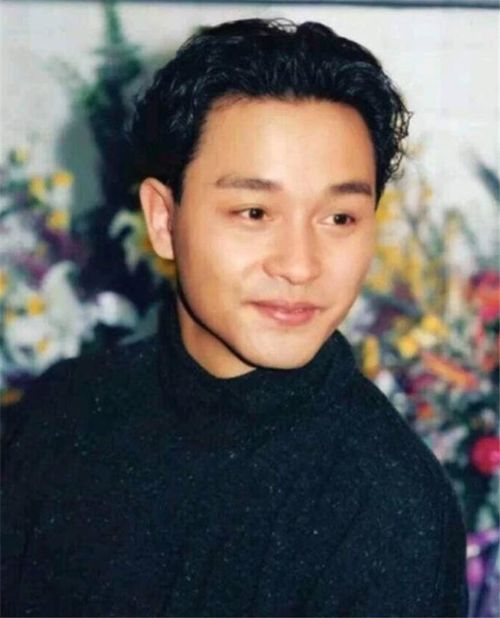  唐鹤德首晒和张国荣圣诞合影,纪念哥哥15周年,至今没放下