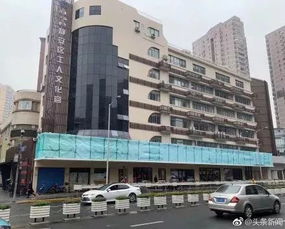  丑的整整齐齐中国式统一招牌设计成黑白配,网友这是喜迎清明节