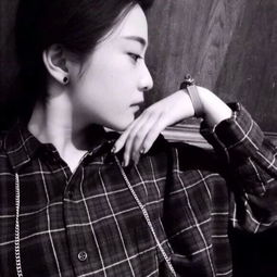  女生头像黑白