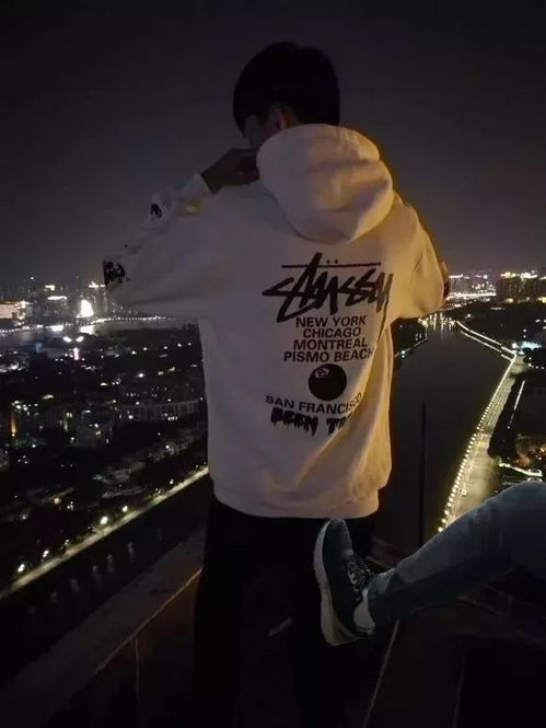  搞笑ps求大神帮我p成在路边尿尿,要霸气一点