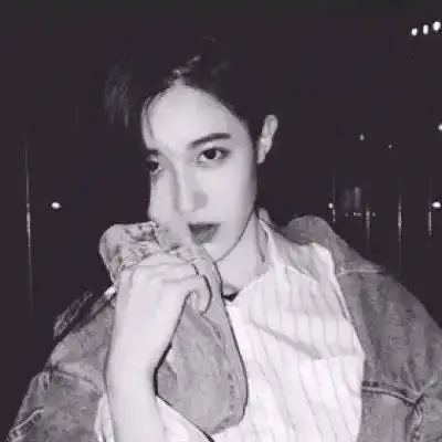 女生头像流哖中菂浅夏  女生头像流哖中菂浅夏