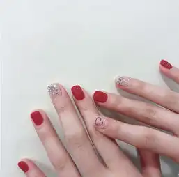  简约又时髦的夏日美甲合集,实现你的时髦蜕变就这么简单