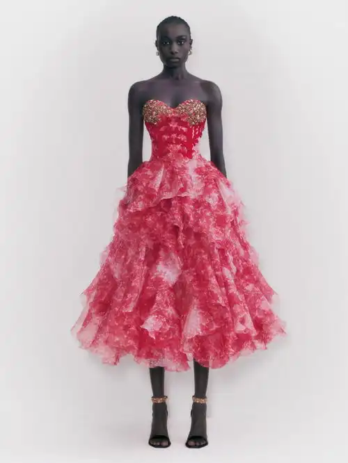  alexandermcqueen2022早春女装系列瞩目呈献