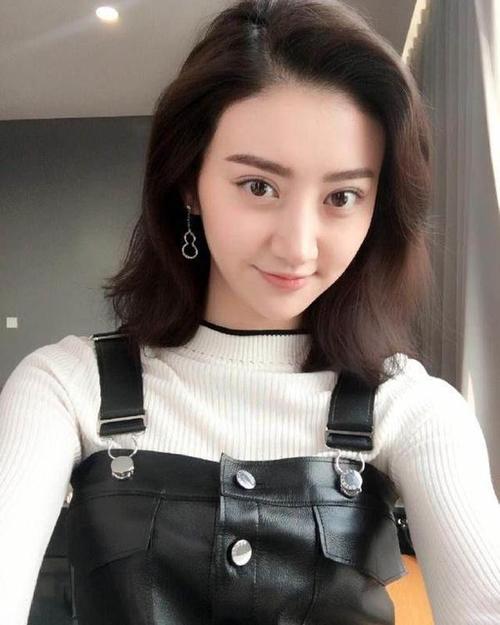  姐就是真人间富贵花,撞脸甜歌皇后杨钰莹,景甜借司腾大放异彩