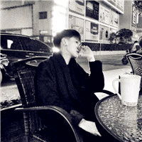  侧面帅哥男生头像,走马观花的男人