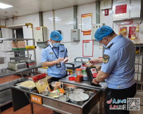  护航高考崇仁县市场监管局开展食品药品安全监督检查图