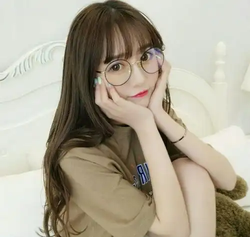  女生总是戴眼镜,脸上一定有这3个特征难怪没有异性缘