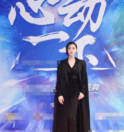  范冰冰穿西装斗篷撑不起气场,反观佟丽娅才弄清啥叫真女神