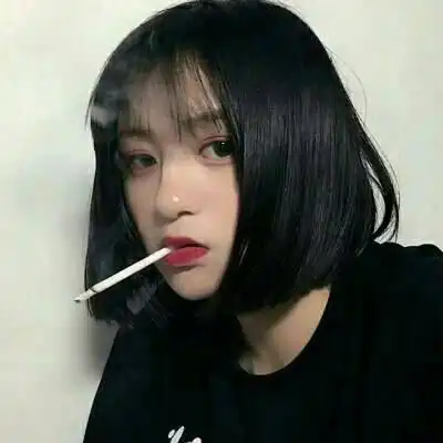  女生抽烟头像女生夹烟好看手势图片