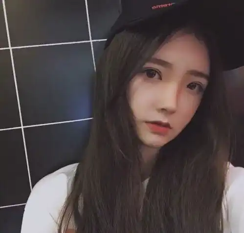  谁有黑色系高冷头像女头