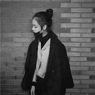  伤感黑白女头像女生伤感头像冷淡不带字的