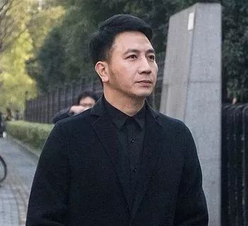  新型肺炎肆虐第52天,不是医生不是官员不是明星的他上了热搜