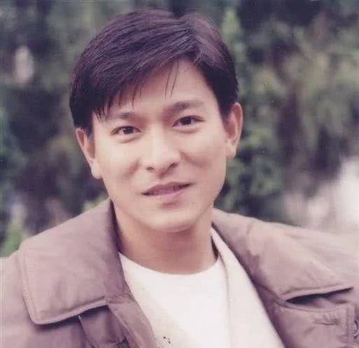  14年前那个要嫁给刘德华,为追星逼父跳海自杀的女人,如今怎样了