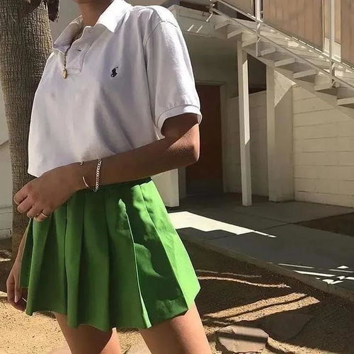  穿搭好搭第一名的百褶裙,轻松搞定不同上装