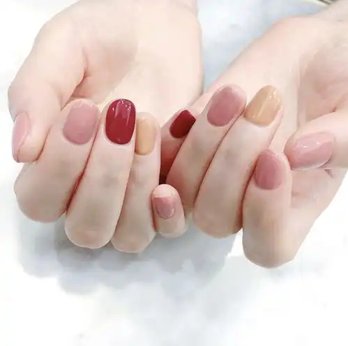  干净舒适的极简风美甲,简简单单反而更时髦哦