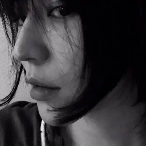  黑白女生头像,高质量女生头像