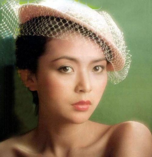  60岁小龙女近况正红时拍三级,和同性恋导演分手后出家