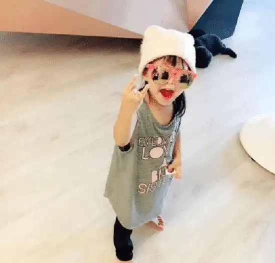  昆凌好友晒小周周侧脸照,丸子头侧脸超美,继承了妈妈的好基因