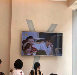  组图王俊凯父母奶茶店开业生意红火王源父母送花篮祝贺
