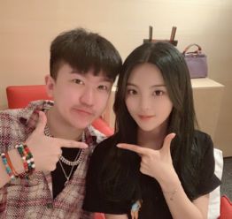 angelababy与张大大杨超越过儿童节,网友不陪小海绵吗
