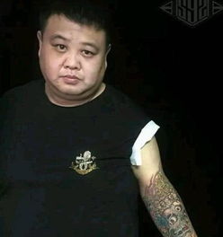  德云社成员秀纹身,郭德纲我忍了,看到岳云鹏纹身那一刻笑岔气