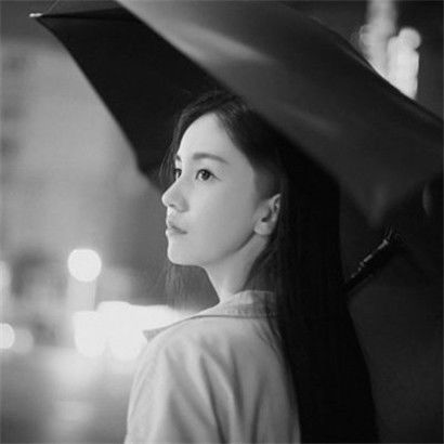  唯美气质女生头像黑白,安静中带着一种范儿